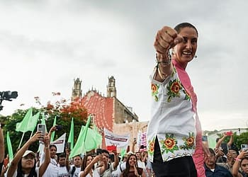 Desde su campaña Claudia Sheinbaum aquilató la trascendencia del mayor contacto posible con la gente y la importancia estratégica de las visitas a territorios llevando propuestas específicas a pueblos, municipios, estados y regiones. Foto: Wikimedia.