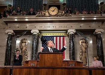 ¿Trump quiere ser recordado como un gran defensor de la prosperidad? ¿O como un presidente que eliminó el déficit, enfrió la inversión del sector privado y perjudicó a las empresas? Foto: Wikimedia.