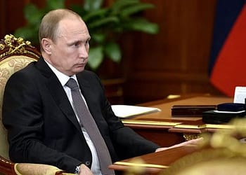 Putin probablemente intentará ahora fortalecer aún más la presencia rusa en Libia para mantener su papel en el Mediterráneo, pero estos vínculos no pueden compensar lo que Rusia ha perdido en Siria, un emblema de su estatus de gran potencia. Foto: Creative Commons Atribución 4.0 Internacional. Kremlin.ru . Wikimedia.