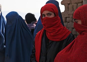 La opresión de las mujeres afganas ha tenido consecuencias devastadoras y de largo alcance. Según un informe reciente de ONU Mujeres, el matrimonio infantil ha aumentado un 25% , en parte debido a la exclusión de las niñas de la educación secundaria. Foto: Pixabay.