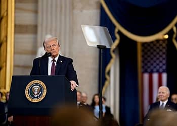 El desafío para Trump, como lo fue para Biden, es cómo diseñar e implementar una estrategia industrial del siglo XXI que atraiga la inversión privada, haga hincapié en las zanahorias en lugar de los palos y, en última instancia, cree un sector manufacturero globalmente competitivo. Foto: Wikimedia.