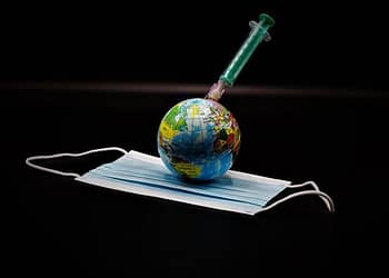 Las compañías farmacéuticas deben invertir en investigación y desarrollo para crear vacunas, diagnósticos y terapias dirigidas a enfermedades sensibles al clima. Foto: Pixabay.