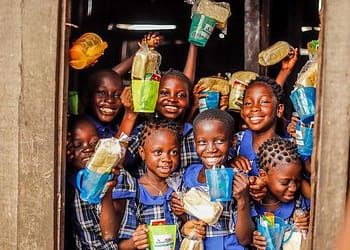 La desnutrición está teniendo consecuencias devastadoras. En los países más pobres del mundo, alrededor de 258 millones de niños viven  con hambre, 56 millones más que en 2015. Para estos niños, el hambre no es una fuente ocasional de estrés, sino una dura realidad de la vida diaria. Foto: Pixabay.