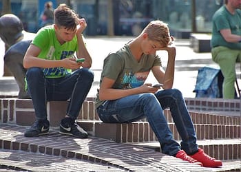 Algunos cuestionan el vínculo entre el uso de las redes sociales y los problemas de salud mental en los adolescentes. Otros ven una violación del derecho a la libertad de expresión. Foto: Pixabay.