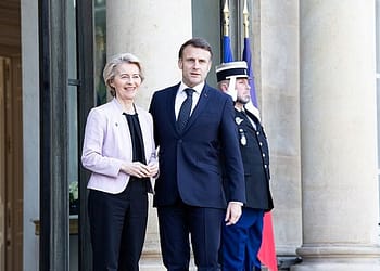 Emmanuel Macron, sigue siendo uno de los únicos líderes, junto con el primer ministro británico Keir Starmer, que no descarta enviar tropas a Ucrania o sus alrededores. Foto: Aurore Martignoni / European Union, 2025 / EC - Audiovisual Service. Creative Commons Attribution 4.0 International. Wikimedia.
