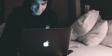 Los líderes de la industria y los responsables de las políticas deben seguir desarrollando un enfoque compartido para la educación y la creación de empleo en la era de la IA y fomentar una capacitación más generalizada sobre los fundamentos de la tecnología. Foto: Pixabay.
