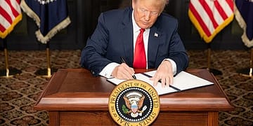 Estados Unidos está lejos de ser una autocracia, pero algunas personas ya tratan a Trump como un monarca temible en lugar de como un presidente electo. Foto: Wikimedia.