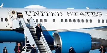 Lo que realmente les importa a los votantes estadounidenses son los buenos empleos y el costo de la vida, pero la agenda “populista” de Trump –un programa de cortina de humo, sostenido por el miedo a enemigos imaginarios– es un fracaso anunciado. Foto: Wikimedia.
