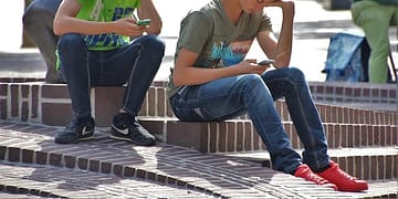 Algunos cuestionan el vínculo entre el uso de las redes sociales y los problemas de salud mental en los adolescentes. Otros ven una violación del derecho a la libertad de expresión. Foto: Pixabay.