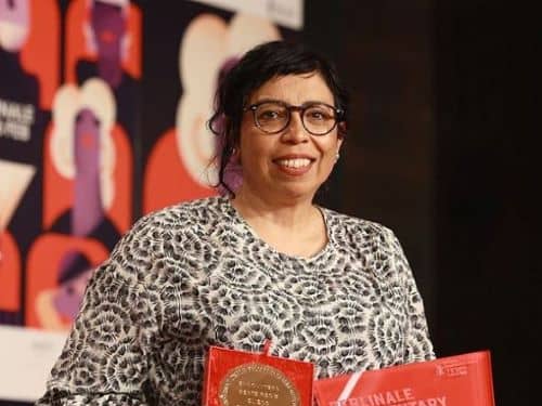 Tatiana Huezo tiene 52 años y radica en México desde los cuatro años de edad, estudió cine en el Centro de Capacitación Cinematográfica (CCC) del país, y cuenta con un Máster en documental por parte de la Universidad Pompeu Fabra de Barcelona, España. Foto: Elena Ternovaja. Creative Commons Genérica de Atribución/Compartir-Igual 3.0.