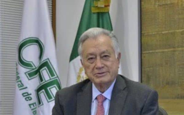 En 2018 el propio Manuel Bartlett publicó el libro “Juicio por Daño Moral. Estudio de caso: La caída del sistema” bajo el sello editorial de Porrúa. Foto: Facebook. https://www.facebook.com/photo.php?fbid=151404556147853&set=t.100044473117985&type=3&locale=es_LA