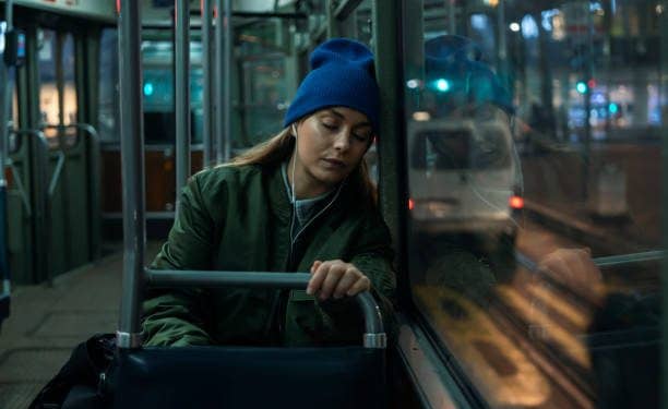 Las rutas del Nochebús brindan mayor seguridad para las personas que no cuentan con transporte privado./Foto: Istock