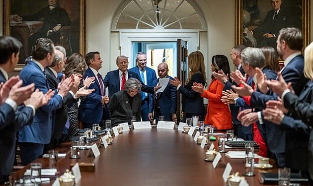 La nueva administración ha despedido a funcionarios del FBI involucrados en casos penales contra Trump, privando a la agencia de docenas de sus agentes más experimentados, además de destituir o reasignar a altos funcionarios del grupo de seguridad nacional y la división de inteligencia del FBI. Foto: Wikimedia.
