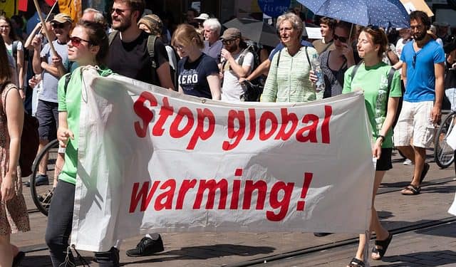 Cuando faltan poco más de dos meses para que funcionarios de todo el mundo se reúnan para la Conferencia de las Naciones Unidas sobre el Cambio Climático (COP28) en los Emiratos Árabes Unidos, hay pocas razones para creer que los gobiernos estén preparados para priorizar las preocupaciones climáticas sobre las prioridades económicas de corto plazo. Foto: Pixabay.