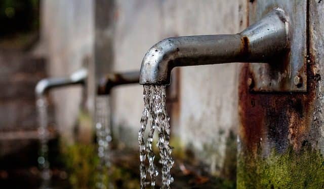 La promesa de los mercados del agua reside en su potencial para abordar la escasez incentivando la conservación y la eficiencia, pero no se pueden ignorar los riesgos que plantean, especialmente para la equidad y la sostenibilidad ambiental. Foto: Pixabay.