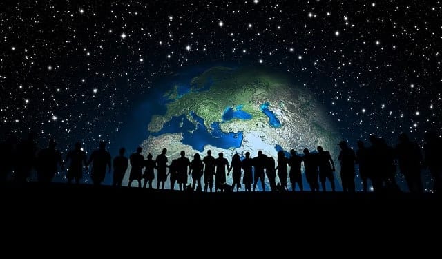 La historia nos ha demostrado que el progreso es posible cuando la humanidad se une en torno a valores compartidos, impulsada por un sentido de propósito común. Foto: Pixabay.