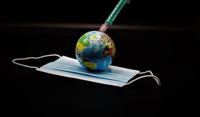 Las compañías farmacéuticas deben invertir en investigación y desarrollo para crear vacunas, diagnósticos y terapias dirigidas a enfermedades sensibles al clima. Foto: Pixabay.
