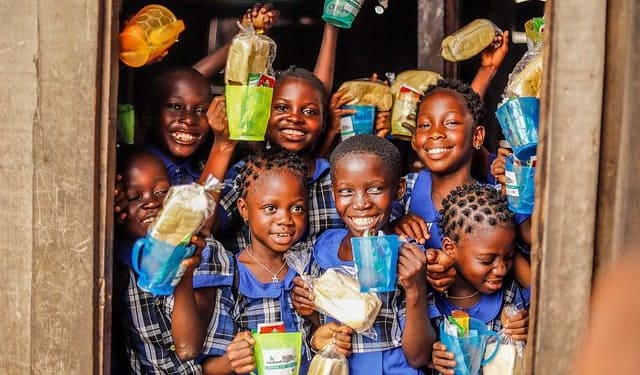 La desnutrición está teniendo consecuencias devastadoras. En los países más pobres del mundo, alrededor de 258 millones de niños viven  con hambre, 56 millones más que en 2015. Para estos niños, el hambre no es una fuente ocasional de estrés, sino una dura realidad de la vida diaria. Foto: Pixabay.