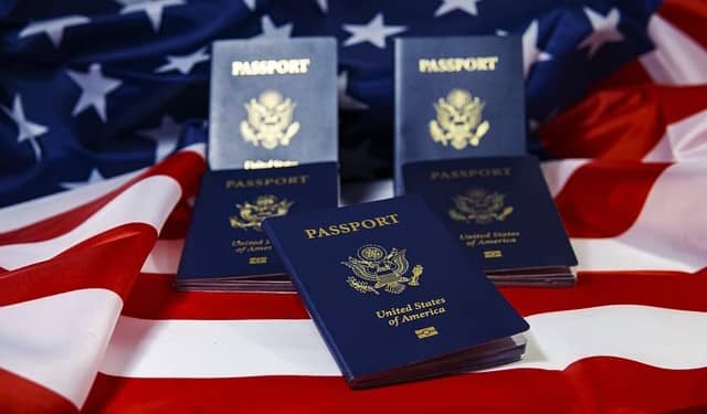 Si bien las investigaciones económicas demuestran claramente que los inmigrantes aportan habilidades muy solicitadas , dinamismo creativo y conocimientos útiles que también ayudan a los innovadores nacionales, eso no significa que la gran dependencia de las visas H-1B no tenga desventajas. Foto: Pixabay.