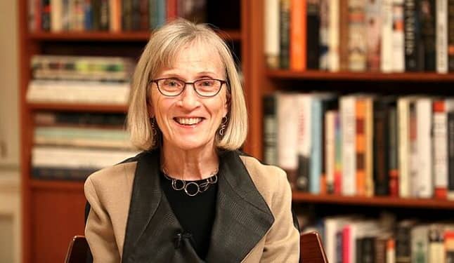La economista de Harvard Claudia Goldin reinventó la historia desde el punto de vista de las mujeres estadounidenses que equilibran su carrera y su familia. Ahora, los profundos conocimientos de Goldin sobre los resultados de las mujeres en el mercado laboral le han valido el Premio Nobel de Economía . Foto: Creative Commons Attribution-Share Alike 4.0. Wikimedia.