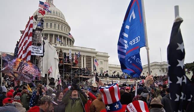 El 6 de enero de 2021, en Washington, DC, el presidente estadounidense Donald Trump, perdedor de las elecciones de 2020, se dirigió a una reunión de seguidores que luego se unieron a la turba que atacó el Capitolio de Estados Unidos. Foto: Tyler Merbler from USA. Creative Commons Attribution 2.0. Wikimedia.