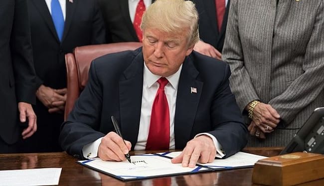Los aranceles propuestos por Trump sin duda desencadenarían represalias extranjeras y alimentarían una guerra comercial destructiva. Foto: Wikimedia.