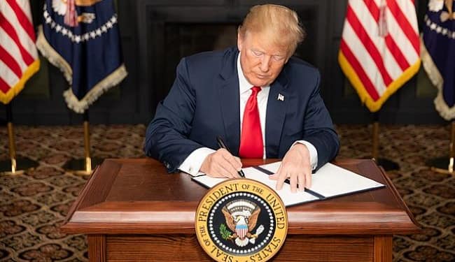 La codicia cortoplacista -una obsesión con los recortes fiscales y una regulación más liviana- ha seducido a muchos capitanes de la industria y de las finanzas a sumarse al equipo de Trump. Foto: Wikimedia.