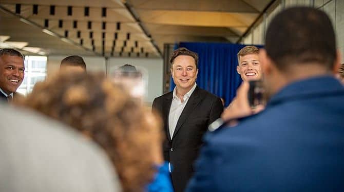 Al igual que Luis XIV, Elon Musk rechaza las limitaciones legales a su poder. Foto: Wikimedia.