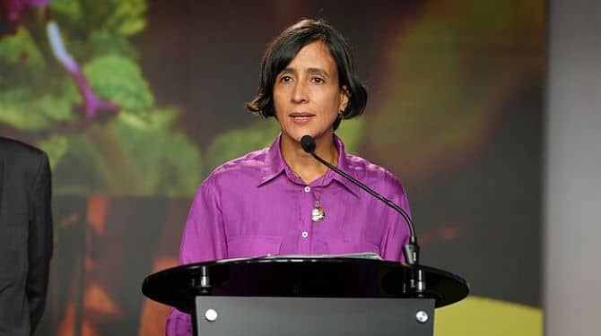 Susana Muhamad, ministra de Medio Ambiente de Colombia, lo expresó sucintamente en su poderosa declaración plenaria de clausura en la UNEA: “La contaminación no es la solución para la contaminación”. Foto: Wikimedia.
