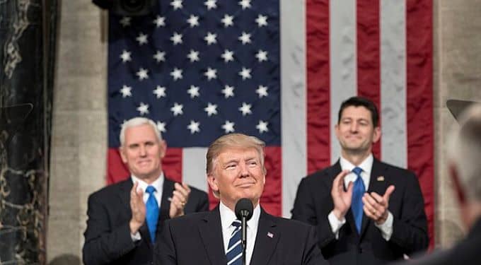 Comencemos con la pregunta de si Trump participó en una “insurrección”, el núcleo resonante pero indefinido de la Sección 3. Foto: Wikimedia.