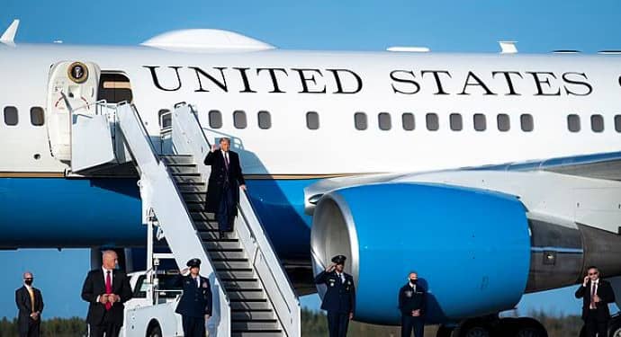 Lo que realmente les importa a los votantes estadounidenses son los buenos empleos y el costo de la vida, pero la agenda “populista” de Trump –un programa de cortina de humo, sostenido por el miedo a enemigos imaginarios– es un fracaso anunciado. Foto: Wikimedia.