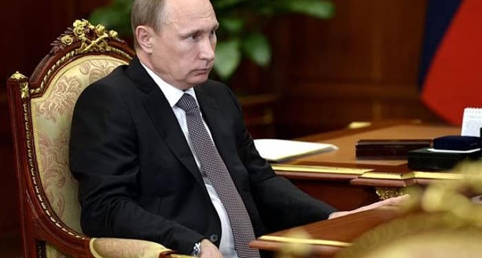 Putin probablemente intentará ahora fortalecer aún más la presencia rusa en Libia para mantener su papel en el Mediterráneo, pero estos vínculos no pueden compensar lo que Rusia ha perdido en Siria, un emblema de su estatus de gran potencia. Foto: Creative Commons Atribución 4.0 Internacional. Kremlin.ru . Wikimedia.