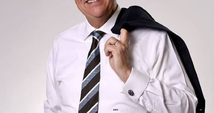 Siempre desafiante, Ricardo Salinas Pliego ha estado en el ojo del huracán tanto por su estilo polémico, directo y hasta grosero que muchas veces utiliza en Twitter, como por sus rivalidades empresariales. Foto: Wikimedia.