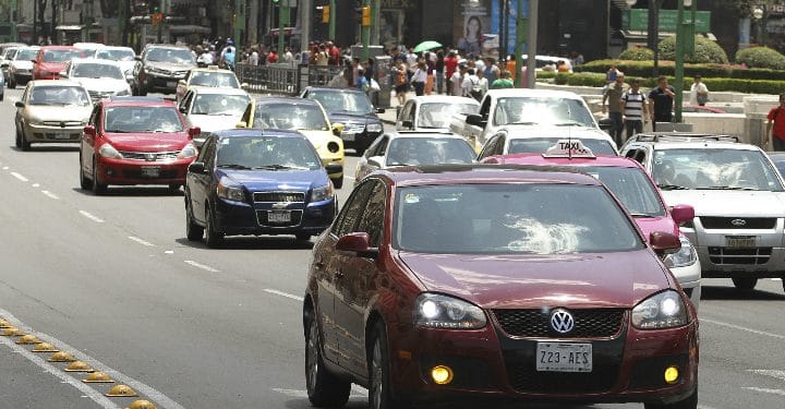 Sigue estas recomendaciones en caso de que te toque un sismo con el auto en movimiento | Foto: Gobierno de México