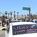 Choferes de Uber bloqueando la glorieta de Fonatur a la salida de San José del Cabo