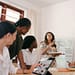 Si tú y tu grupo cercano de amigos quieren convertirse en emprendedores, los financiamientos del FONDESO son una buena opción para empezar a construir su negocio / imagen: pexels.com