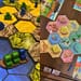 ¿Quieres un plan barato para el fin de semana? Entonces visita estos restaurantes de juegos de mesa. FOTO: @avalon_cafeyjuegosdemesa