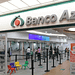 Supuestos trabajadores de Banco Azteca acuden a entregar premios en especie falsos.