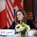 Canadá anunció que congelaba todos sus vínculos con el Banco Asiático de Inversión en Infraestructuras, un prestamista multilateral creado por China. Según la ministra de Finanzas de Canadá, Chrystia Freeland, la decisión responde a las acusaciones de que el gobierno chino ha llenado la institución de funcionarios del Partido Comunista de China que "operan como una policía secreta interna". Foto: Wikimedia.