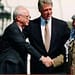 El apretón de manos que se dieron en 1993 Rabin y Arafat alentó esperanzas de que la paz entre Israel y Palestina fuera posible. Pero treinta años después, la solución de dos estados se ha vuelto casi imposible. Foto: Wikimedia.
