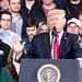 Trump no tiene que convencer a muchos jóvenes para que voten por él. Si un número suficiente de ellos se niega a votar por Biden, ya sea porque es demasiado mayor, demasiado conservador o demasiado proisraelí, Trump podría ganar las elecciones presidenciales de noviembre. Foto: Wikimedia.