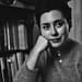 La inquieta Rosario regresó a la CDMX a estudiar en la Facultad de Filosofía y Letras de la UNAM, donde en 1950 se graduó como maestra en filosofía con la tesis Sobre cultura femenina, en la que analiza y cuestiona las condiciones socio-históricas en las que las mujeres mexicanas han vivido. Foto: Libros UNAM. https://www.gaceta.unam.mx/la-unam-celebrara-el-legado-de-la-poeta-rosario-castellanos/