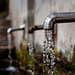 La promesa de los mercados del agua reside en su potencial para abordar la escasez incentivando la conservación y la eficiencia, pero no se pueden ignorar los riesgos que plantean, especialmente para la equidad y la sostenibilidad ambiental. Foto: Pixabay.