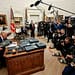 Lo que Estados Unidos necesita desesperadamente son medios de comunicación que se tomen la molestia de discernir qué pronunciamientos de Trump cuentan con el respaldo de equipos de formulación de políticas y burocracias dedicadas a llevarlos a cabo y cuáles no. Tal como están las cosas, demasiados medios respetables representados entre el cuerpo de prensa de la Casa Blanca están más interesados ​​en ser parte del espectáculo que en evaluar la obra. Foto: Wikimedia.