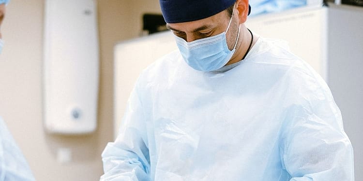 La incapacidad por Covid se da solo por siete días y en caso de tener síntomas deberás acudir al médico | Foto: Pexels