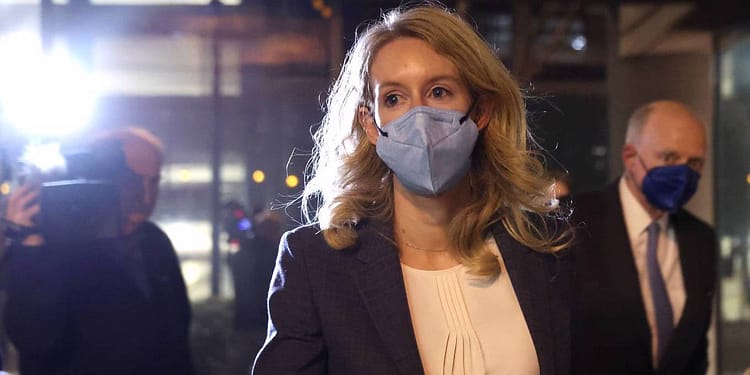 La fundadora de la empresa Theranos, relacionada con los análisis de sangre, podría pasar varios años en prisión | Foto: Project Syndicate