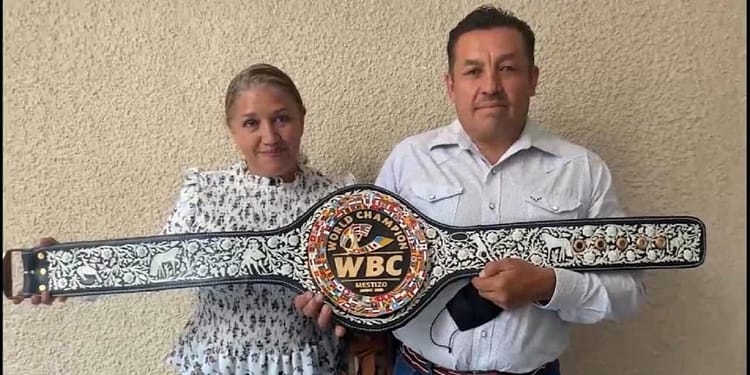 El Consejo Mundial de Boxeo tiene distintos tipos de campeonatos y se entrega un cinturón por cada uno | Foto: Gobierno Edomex