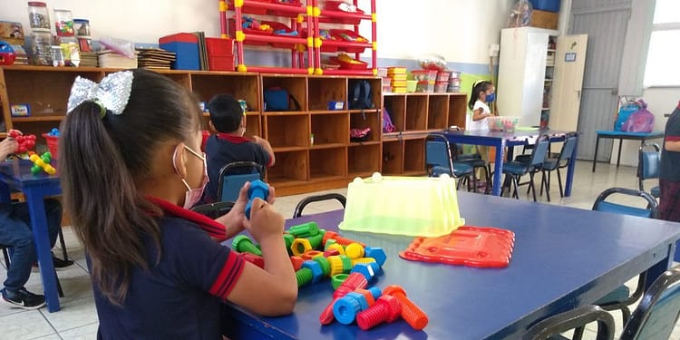 En Nuevo Laredo, Tamaulipas, los padres de familia de más de 12 mil estudiantes de secundaria pagaron entre 250 y mil 500 pesos por aportación “voluntaria” durante los ciclos escolares 2020-2021 y parte del 2021-2022 | Foto: Secretaría de Educación Nayarit