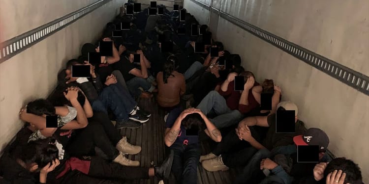 Traficantes de personas pagan 50 mil pesos a adolescentes de EU para cruzar a migrantes por la frontera portada