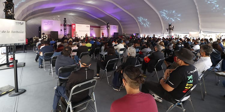 feria internacional del libro - fil zocalo 2022 - noam chomsky